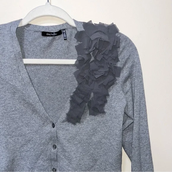 Daisy Fuentes gray cardigan - Picture 2 of 5